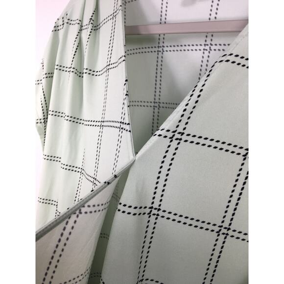 Liz Claiborne Faux Wrap Top Womens X-Large Short Sleeves Mint Green Office Work‎ - Picture 4 of 10